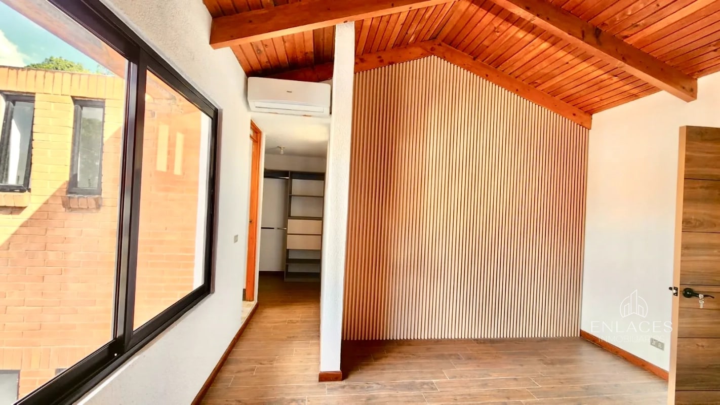 Zona 10 • Casa en Venta - 5
