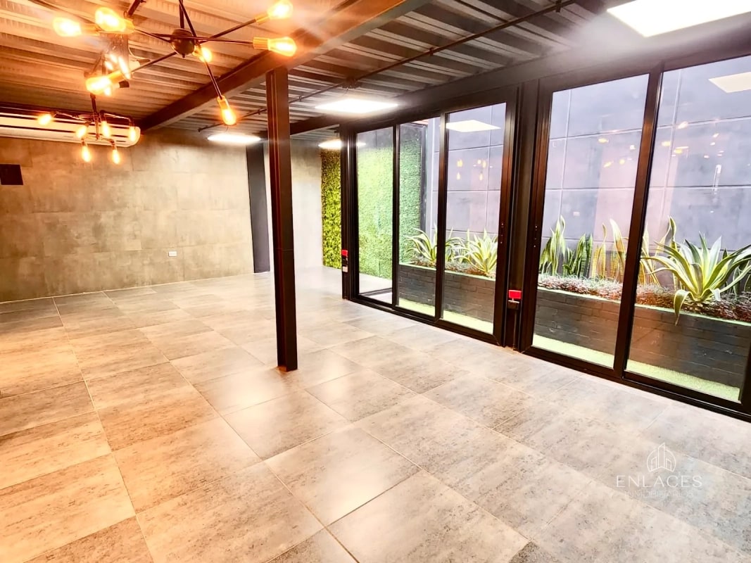 Zona 10 • Casa en Venta - 4