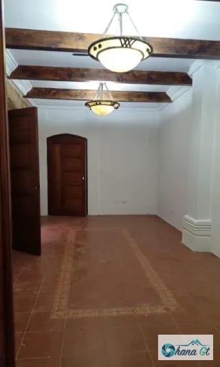HERMOSA CASA COLONIAL EN RENTA EN ZONA 1, EXCELENTE UBICACIÓN — Casa en Alquiler en Zona 1, Guatemala, Ciudad — miniatura 5 de 13