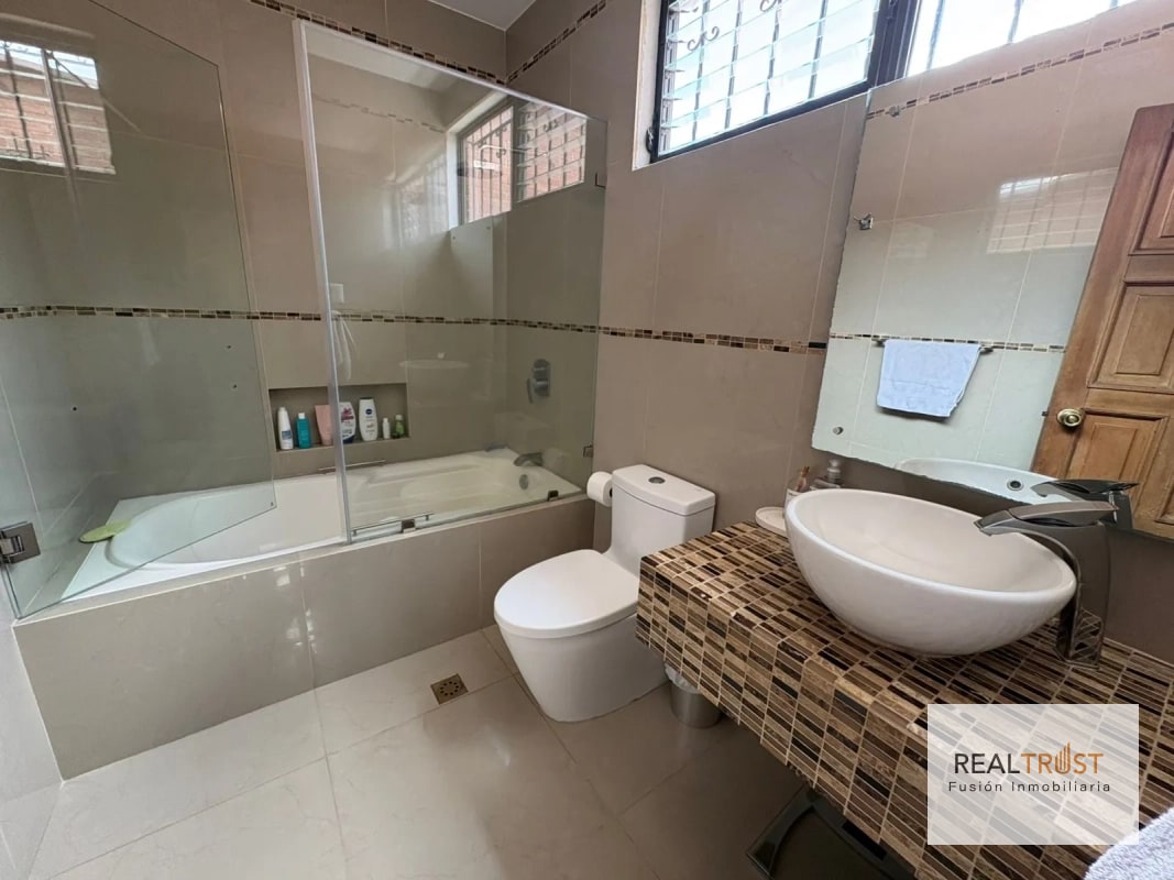 CASA EN VENTA zona 15 VH2 - 10