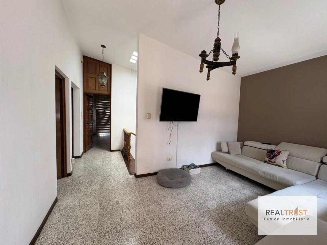 CASA EN VENTA zona 15 VH2 - 4