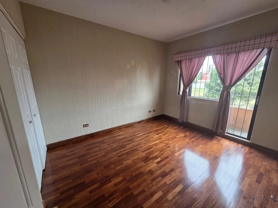 Amplia casa en Los Manantiales km 18 CAES — Casa en Venta en Carretera a El Salvador, Guatemala, Ciudad — foto 12 de 17