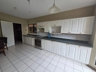 Amplia casa en Los Manantiales km 18 CAES — Casa en Venta en Carretera a El Salvador, Guatemala, Ciudad — miniatura 9 de 17