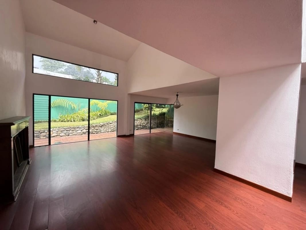 Preciosa casa en venta en Condominio la Encantada, km 12 Carretera El Salvador. — Casa en Venta en Carretera a El Salvador, Guatemala, Ciudad — foto 5 de 17