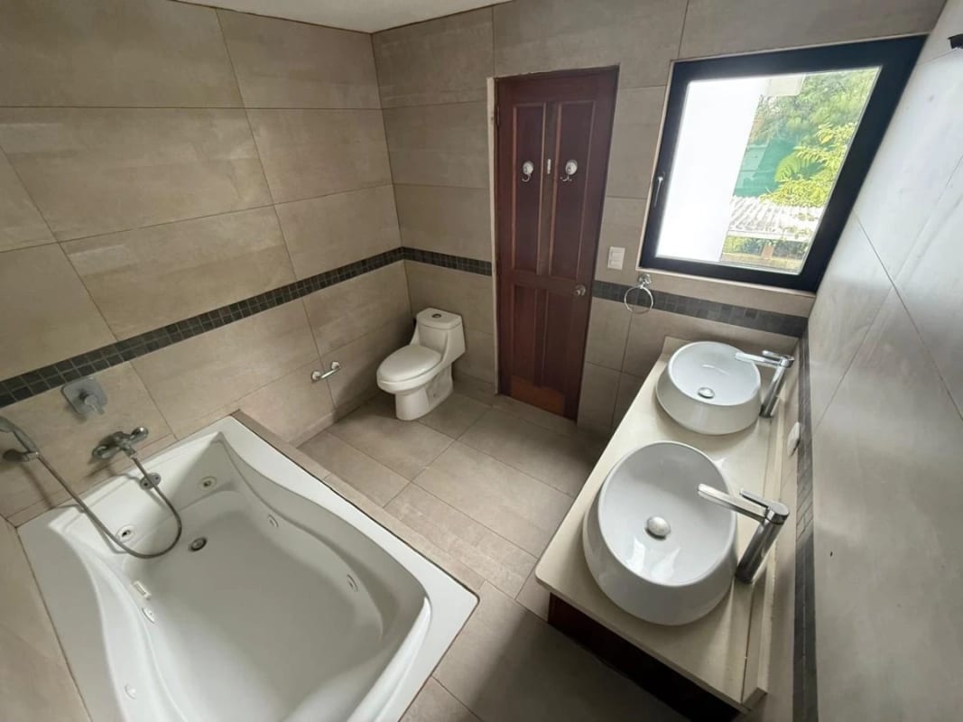 Preciosa casa en venta en Condominio la Encantada, km 12 Carretera El Salvador. — Casa en Venta en Carretera a El Salvador, Guatemala, Ciudad — foto 4 de 17