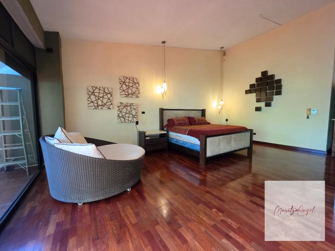 VENTA DE CASA EN ZONA 14 - 4