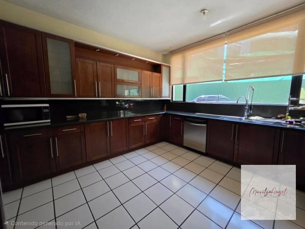 VENTA DE CASA EN ZONA 14 - 2