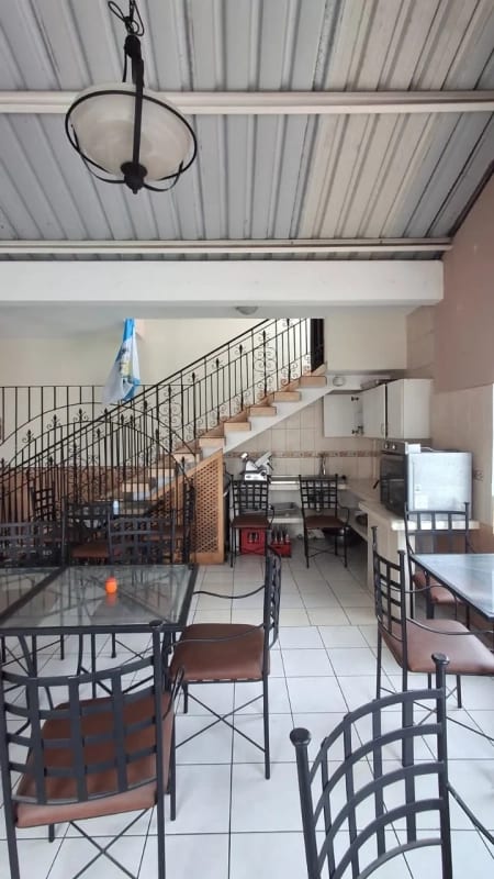 VENTA DE PROPIEDAD + NEGOCIO EN FUNCIONAMIENTO  Café / Restaurante – Zona 1 (Sector Gerona, frente al Ministerio Público) — Casa en Venta en Zona 1, Guatemala, Ciudad — foto 4 de 8