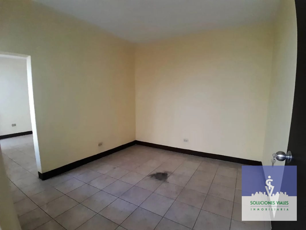 ZONA 5, VENDO CASA DE 1 NIVEL, FUERA DE GARITA - 3