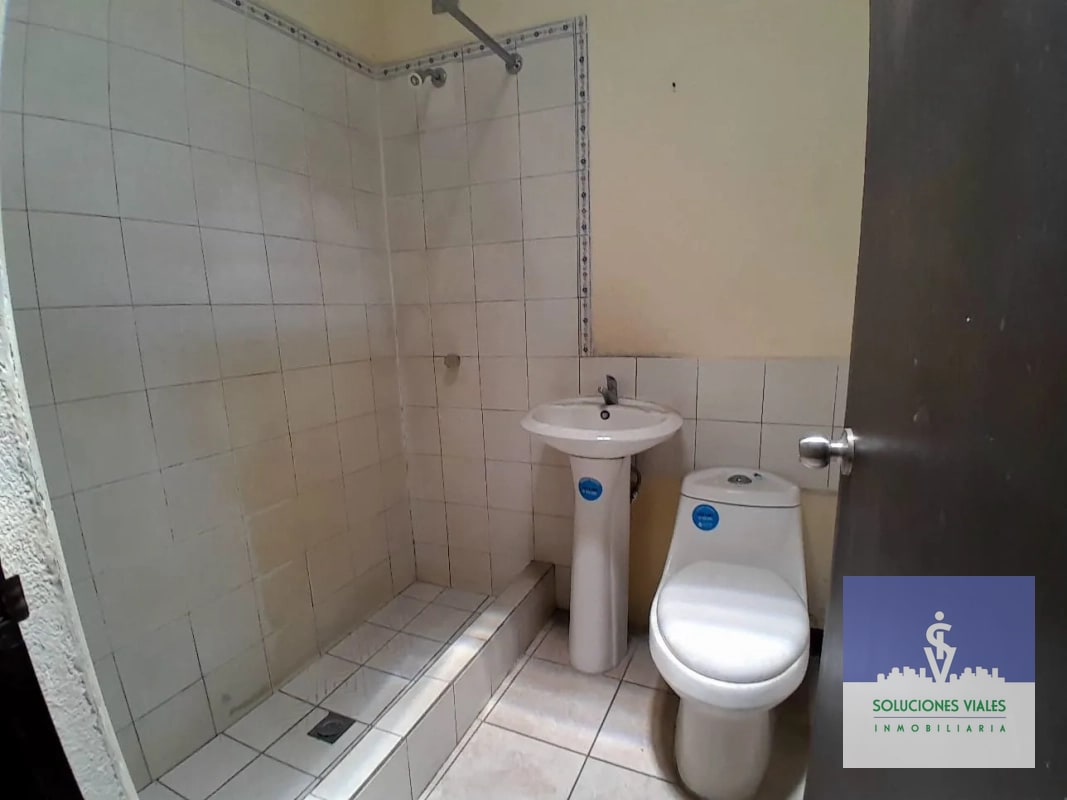 ZONA 5, VENDO CASA DE 1 NIVEL, FUERA DE GARITA - 2