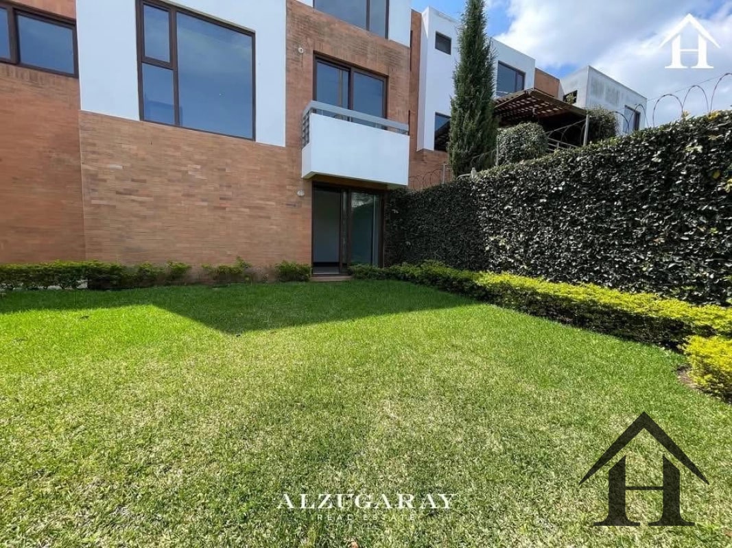 casa cond San Jorge Muxbal, salida por zona 10 y x carretera - 9