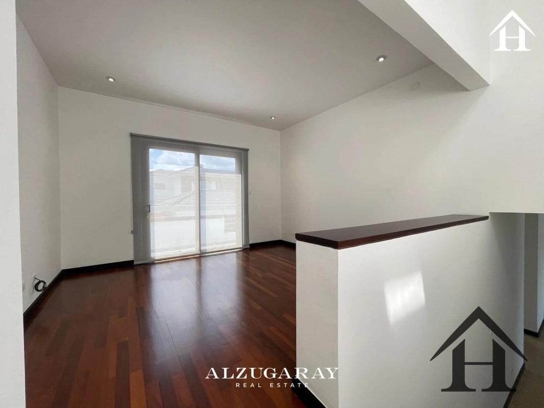 casa cond San Jorge Muxbal, salida por zona 10 y x carretera - 5