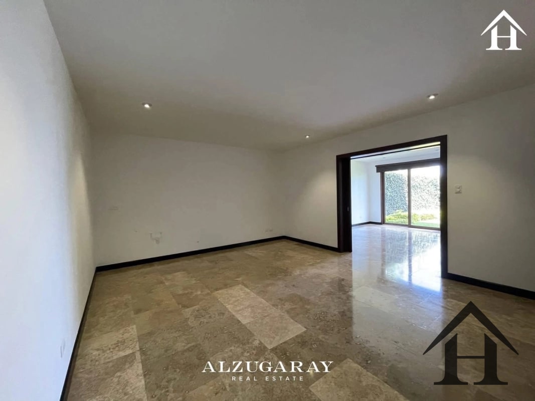 casa cond San Jorge Muxbal, salida por zona 10 y x carretera - 3