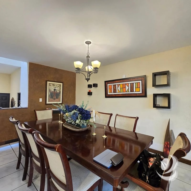 Casa en Venta Las Hojarascas Zona 1 de Mixco, Guatemala - 1