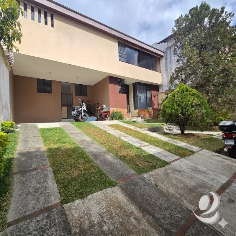 Casa en Venta Las Hojarascas Zona 1 de Mixco, Guatemala - 4