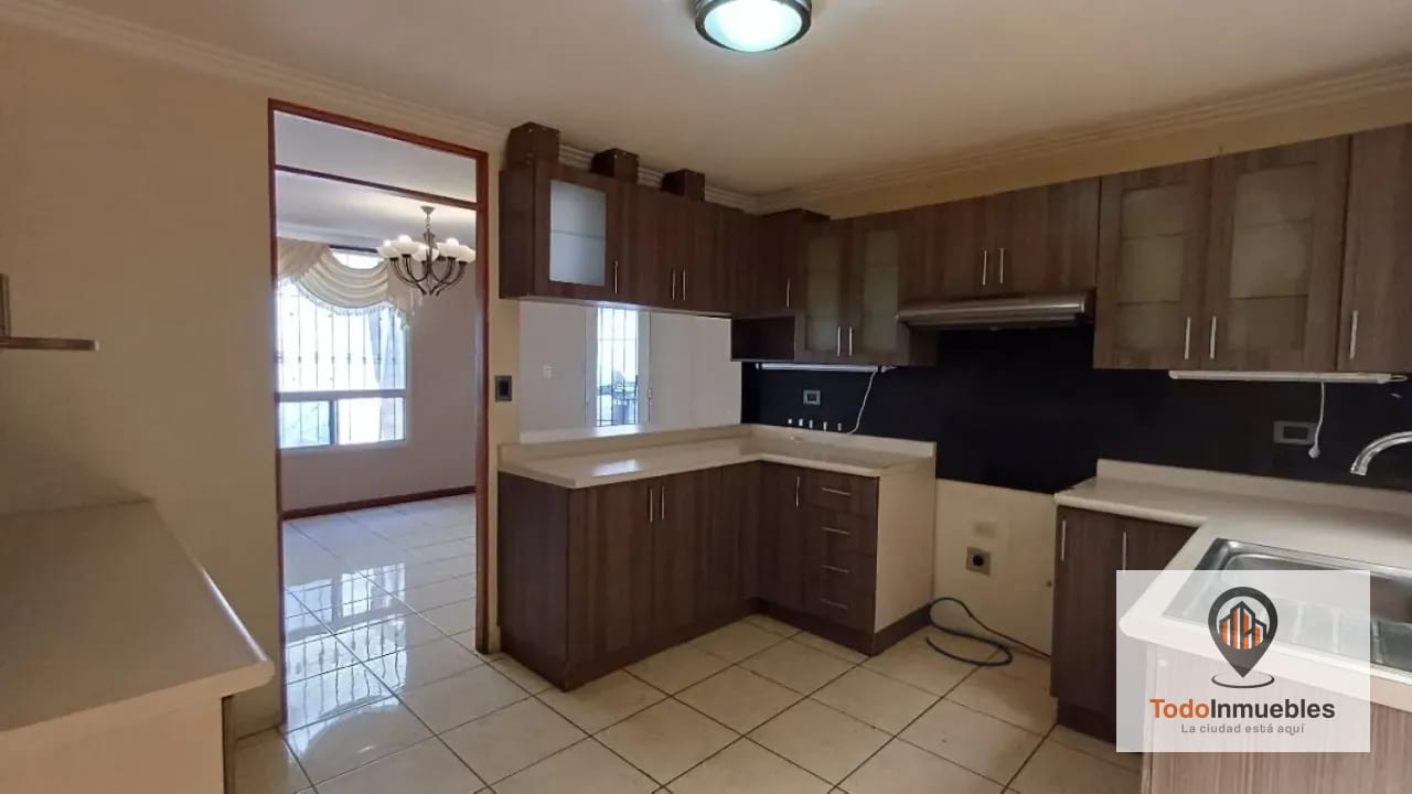 Casa en Renta en Villas de Doña Marina km 16.5 CES  — Casa en Alquiler en Carretera a El Salvador, Guatemala, Ciudad — foto 4 de 17