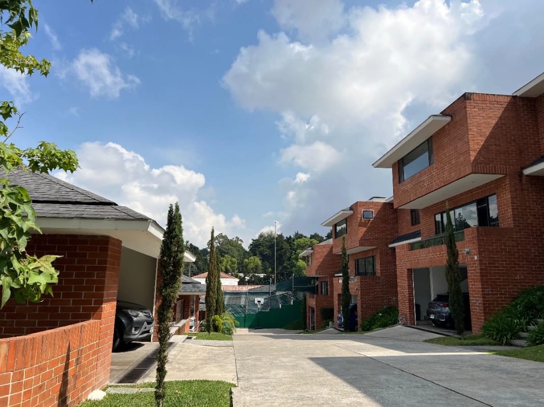 CASA VENTA A PASOS DE MINUTO MUXBAL, EL CARMEN, CONDOMINIO PRIVADO 9 CASAS, 4 DORMITORIOS CADA UNO C BAÑO 390 MTS $525,000 — Casa en Venta en Muxbal, Guatemala, Ciudad — foto 10 de 13