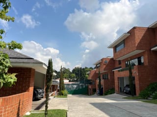 CASA VENTA A PASOS DE MINUTO MUXBAL, EL CARMEN, CONDOMINIO PRIVADO 9 CASAS, 4 DORMITORIOS CADA UNO C BAÑO 390 MTS $525,000 — Casa en Venta en Muxbal, Guatemala, Ciudad — miniatura 10 de 13