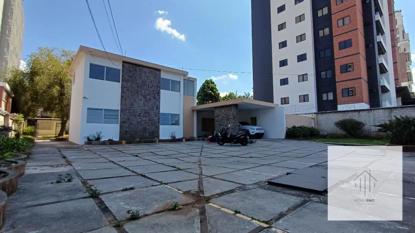 Casa Comercial en Renta en Zona 15 - 13