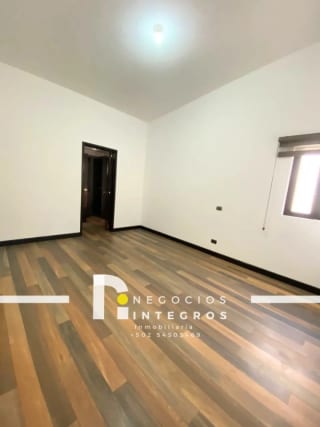 CASA EN RENTA DE 5 HABITACIONES EN ZONA 10 DENTRO DE GARITA — Casa en Alquiler en Zona 10, Guatemala, Ciudad — miniatura 5 de 15