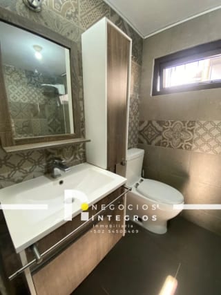 CASA EN RENTA DE 5 HABITACIONES EN ZONA 10 DENTRO DE GARITA — Casa en Alquiler en Zona 10, Guatemala, Ciudad — miniatura 11 de 15
