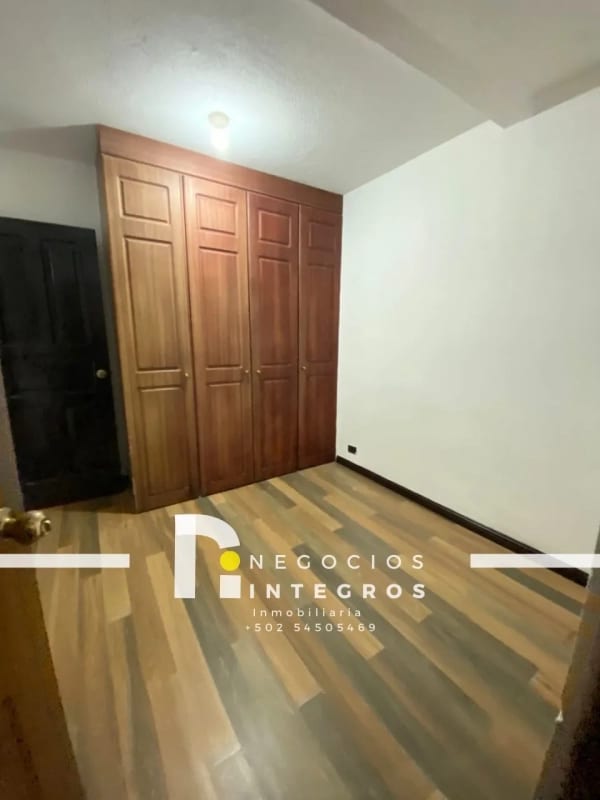 CASA EN RENTA DE 5 HABITACIONES EN ZONA 10 DENTRO DE GARITA — Casa en Alquiler en Zona 10, Guatemala, Ciudad — foto 13 de 15