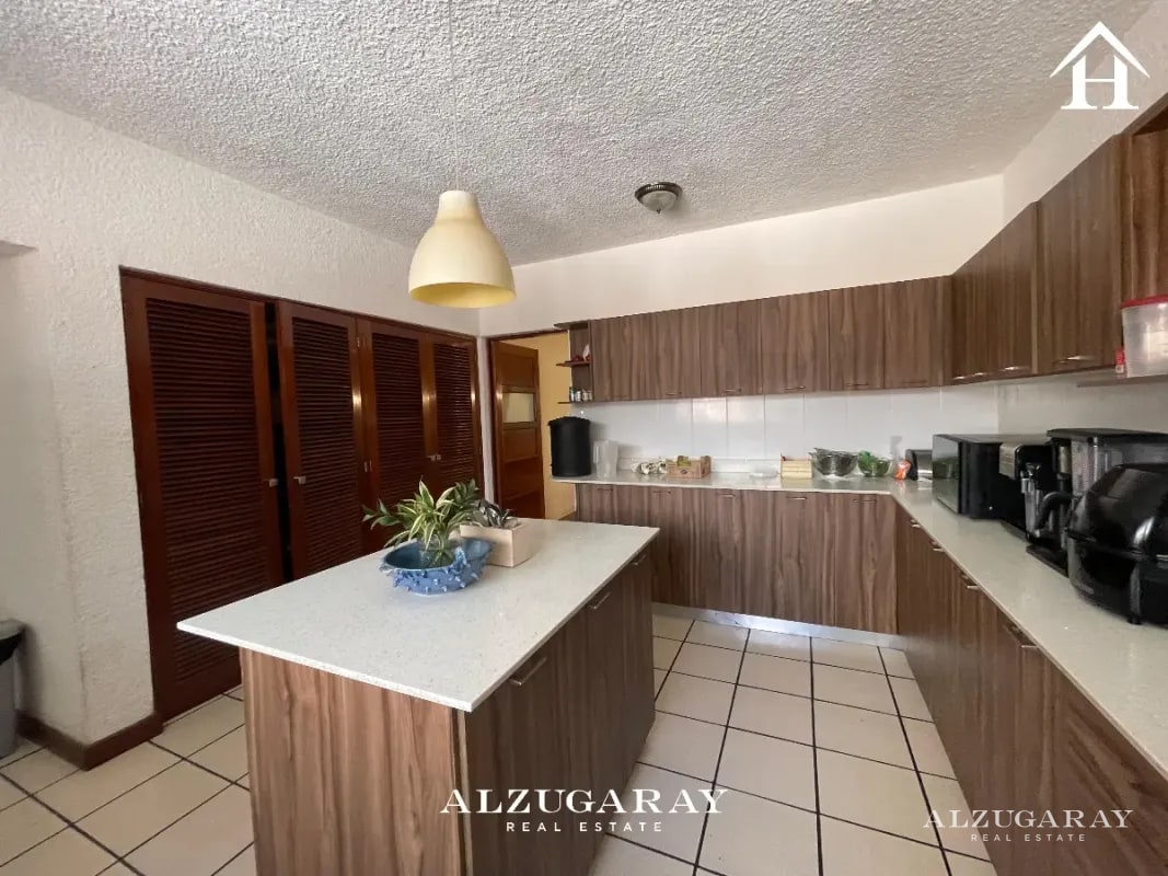 CASA AMPLIA C/JARDÍN Y PERGOLA 4 HAB. / COLONIA SAN LAZARO Z.15 - 1