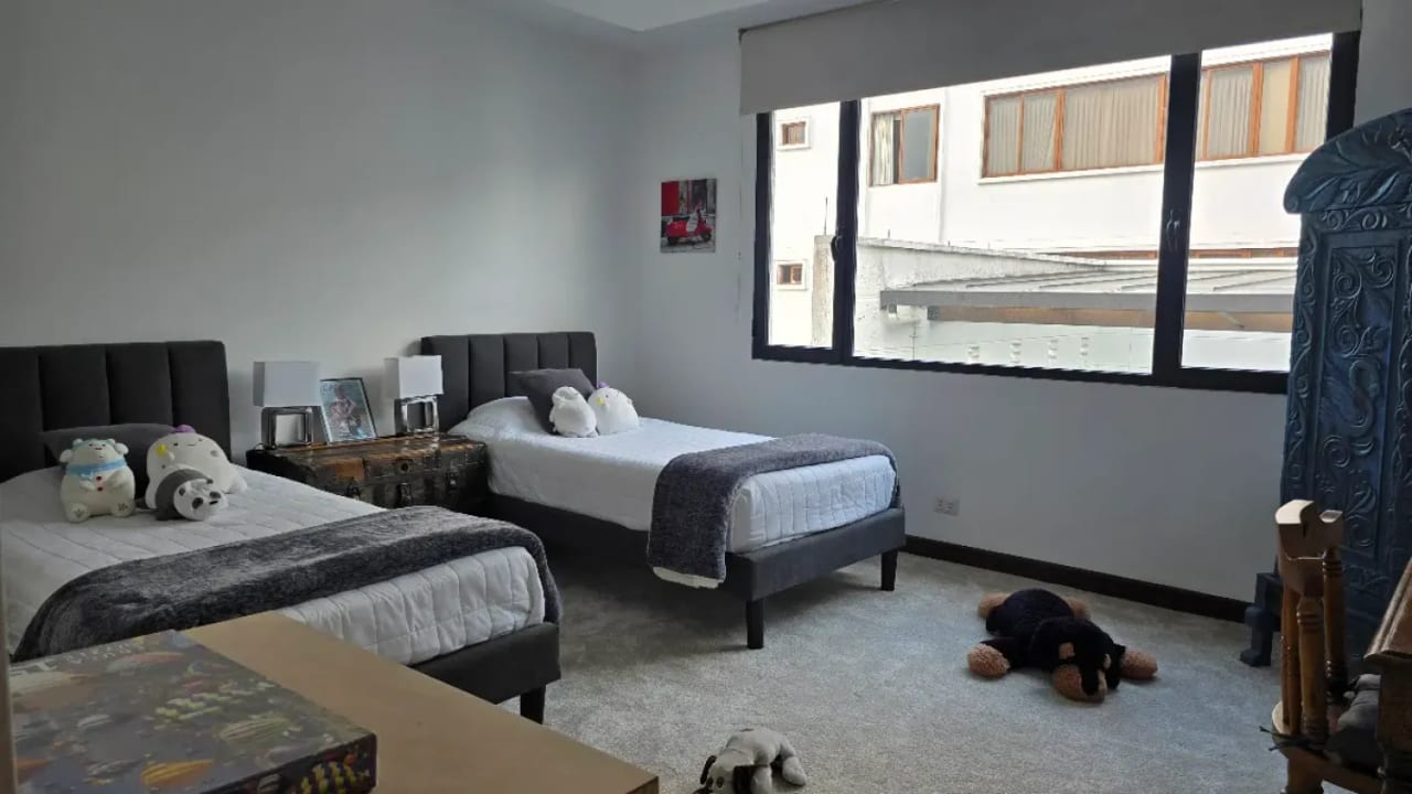 Casa en venta en zona 15, VHI - 3
