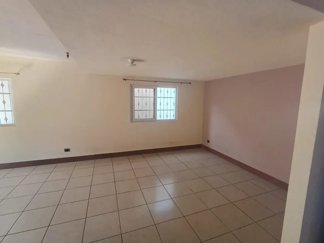 Casa en venta en Hacienda Real zona 16🏠✨ — Casa en Venta en Zona 16, Guatemala, Ciudad — foto 3 de 16