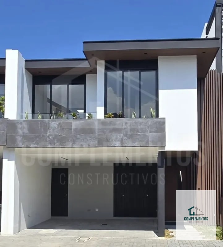 Molié, Casa en Renta Zona 10 - 11