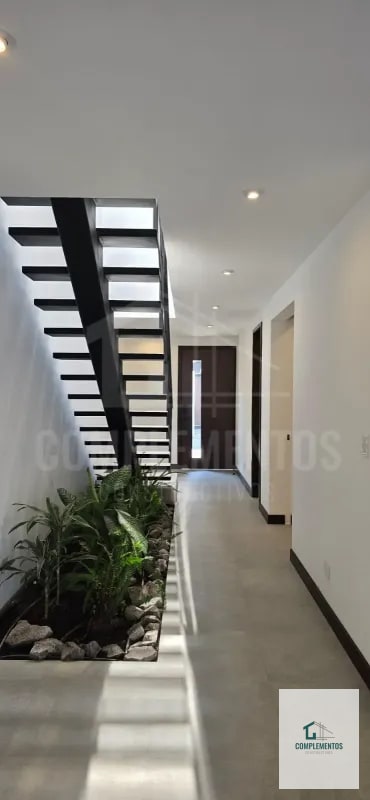 Molié, Casa en Renta Zona 10 - 8