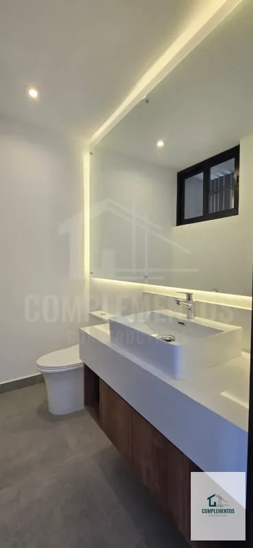 Molié, Casa en Renta Zona 10 - 3