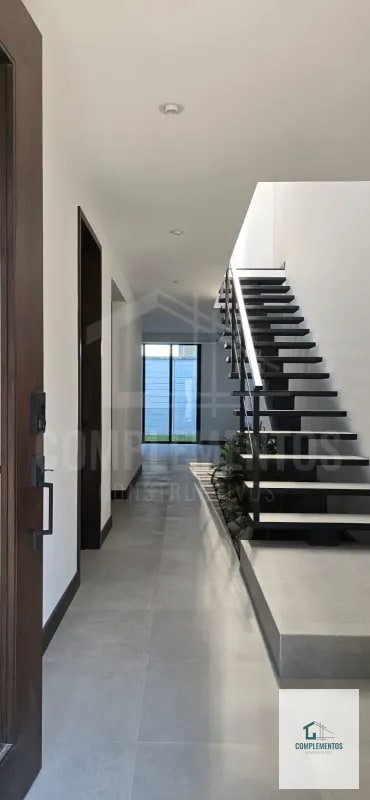 Molié, Casa en Renta Zona 10 - 2