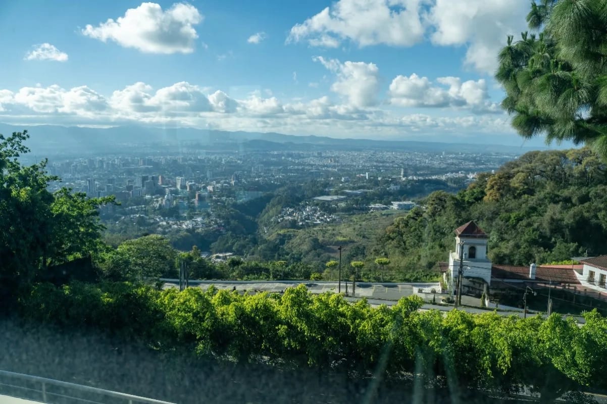 VENDO CASA EN LAS NUBES KM.11.5 CAES CON PISCINA — Casa en Venta en Carretera a El Salvador, Guatemala, Ciudad — foto 6 de 17