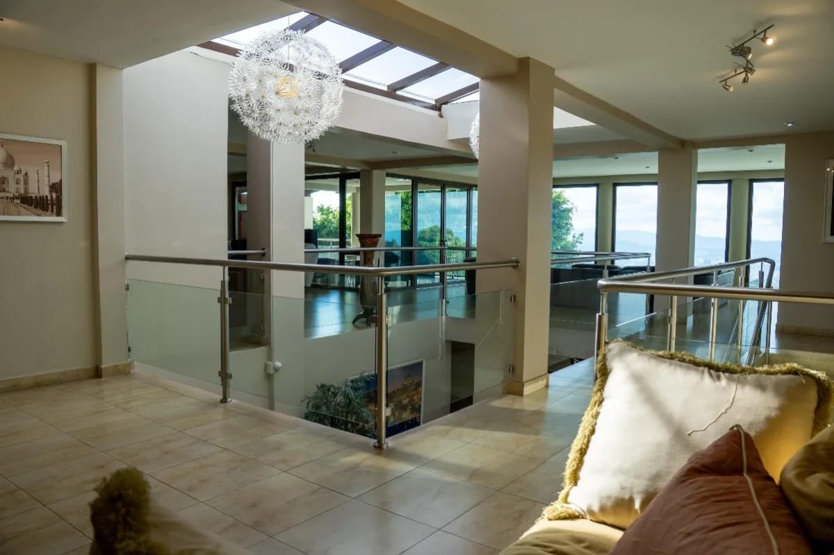 VENDO CASA EN LAS NUBES KM.11.5 CAES CON PISCINA — Casa en Venta en Carretera a El Salvador, Guatemala, Ciudad — foto 2 de 17