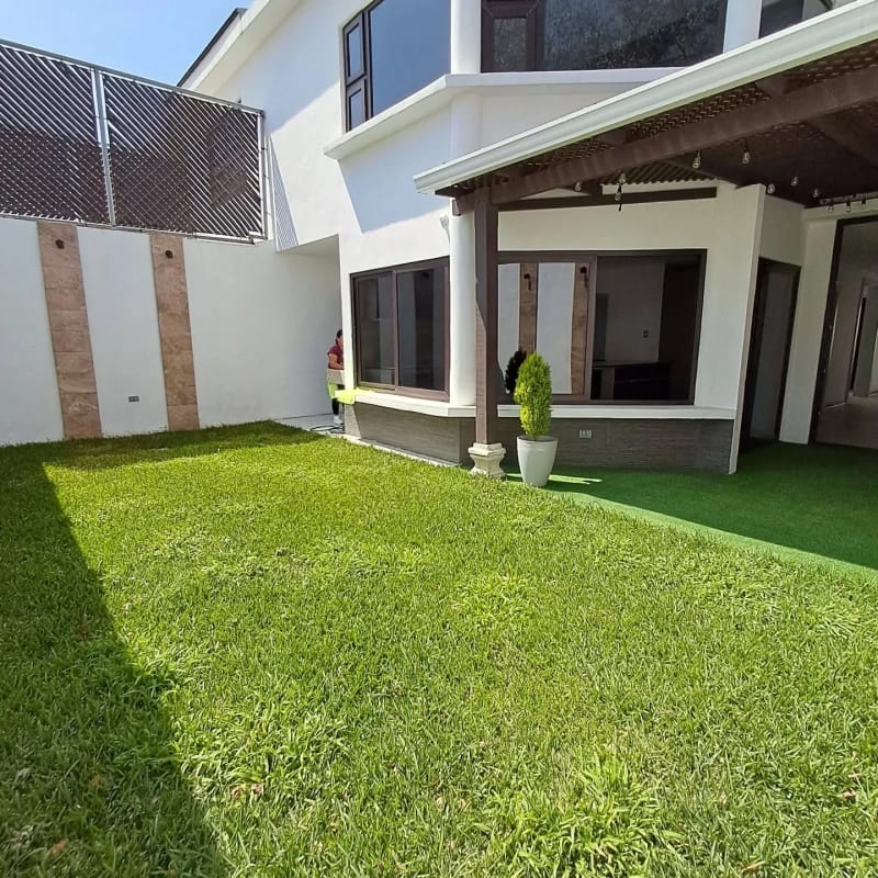 VENDO AMPLIA CASA CON APARTAMENTO, LOS MANANTIALES (copia) — Casa en Venta en Carretera a El Salvador, Guatemala, Ciudad — foto 16 de 17