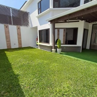 VENDO AMPLIA CASA CON APARTAMENTO, LOS MANANTIALES (copia) — Casa en Venta en Carretera a El Salvador, Guatemala, Ciudad — miniatura 16 de 17