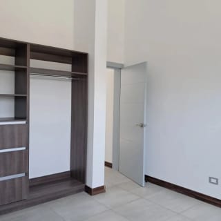 VENDO AMPLIA CASA CON APARTAMENTO, LOS MANANTIALES (copia) — Casa en Venta en Carretera a El Salvador, Guatemala, Ciudad — miniatura 14 de 17