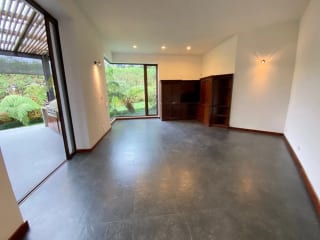 LINDA CASA EN VENTA EN KM.12.7 CARRETERA A EL SALVADOR (copia) — Casa en Venta en Santa Catarina Pinula, Guatemala, Ciudad — miniatura 4 de 11