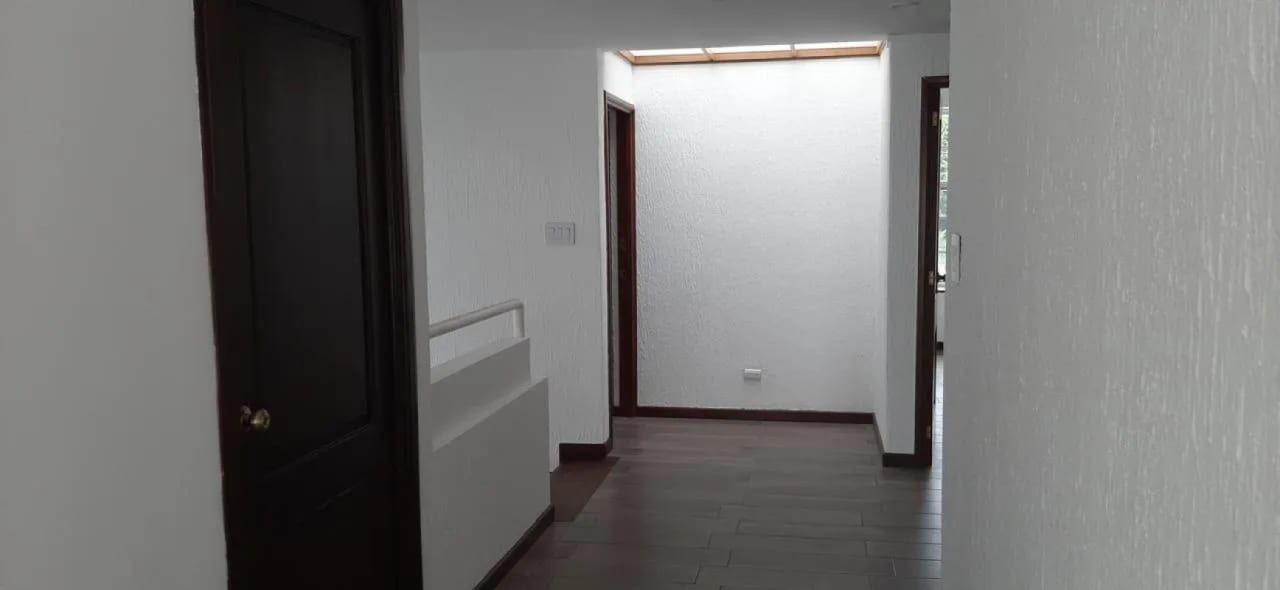 ALQUILO LINDA CASA CON JARDIN AMPLIO ZONA 13 ELGIN — Casa en Alquiler en Zona 13, Guatemala, Ciudad — foto 6 de 11