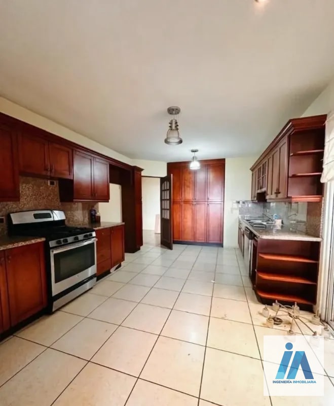 CASA EN ALQUILER📍 Altos de San Lázaro, Zona 15 - 8