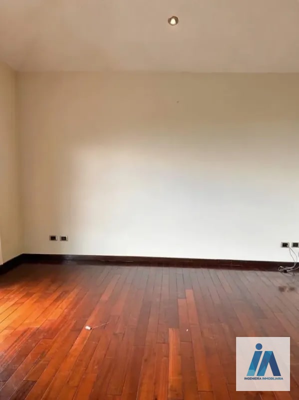 CASA EN ALQUILER📍 Altos de San Lázaro, Zona 15 - 6