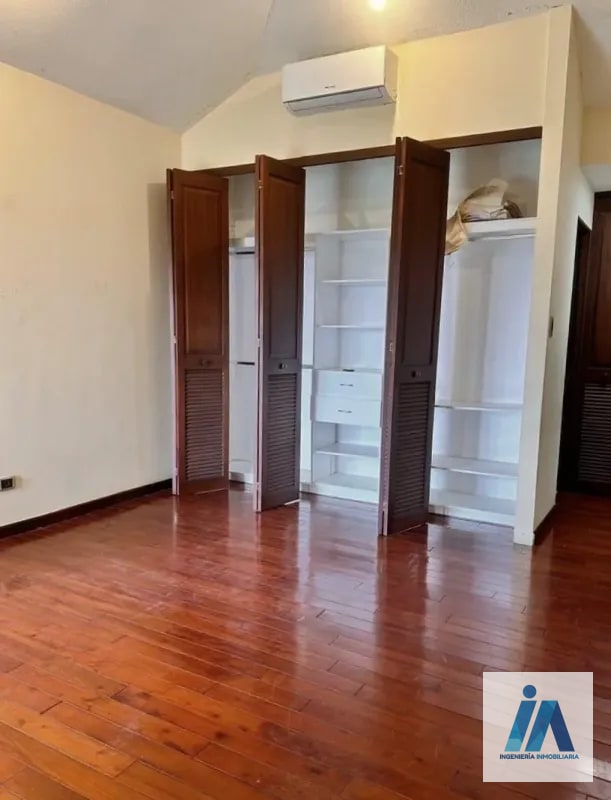 CASA EN ALQUILER📍 Altos de San Lázaro, Zona 15 - 5