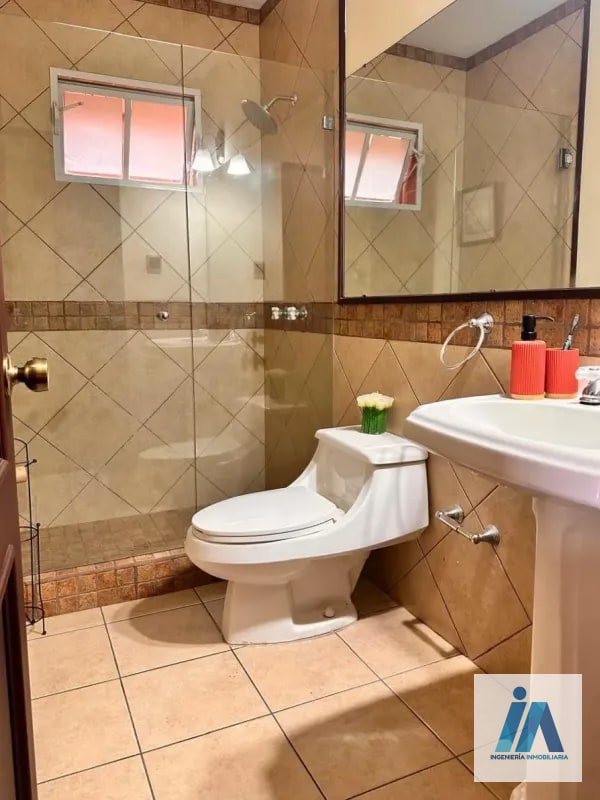 CASA EN ALQUILER📍 Altos de San Lázaro, Zona 15 - 2