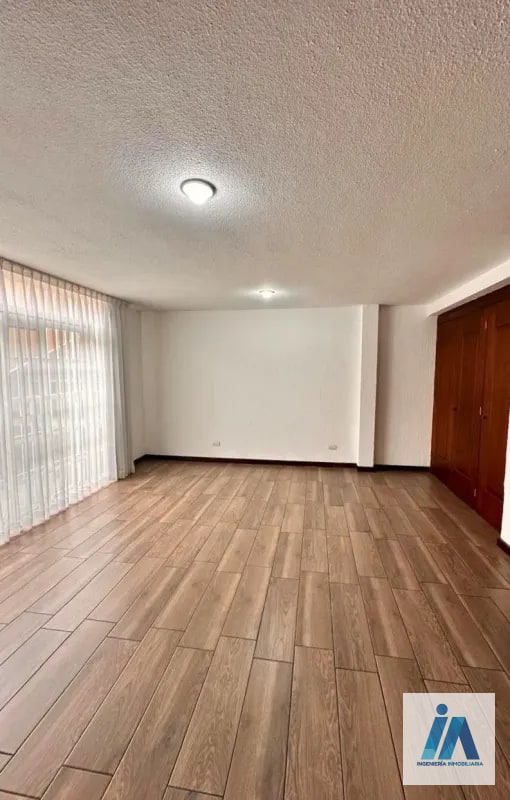 CASA EN ALQUILER📍 Residencial Elgin II, Zona 13 - 8