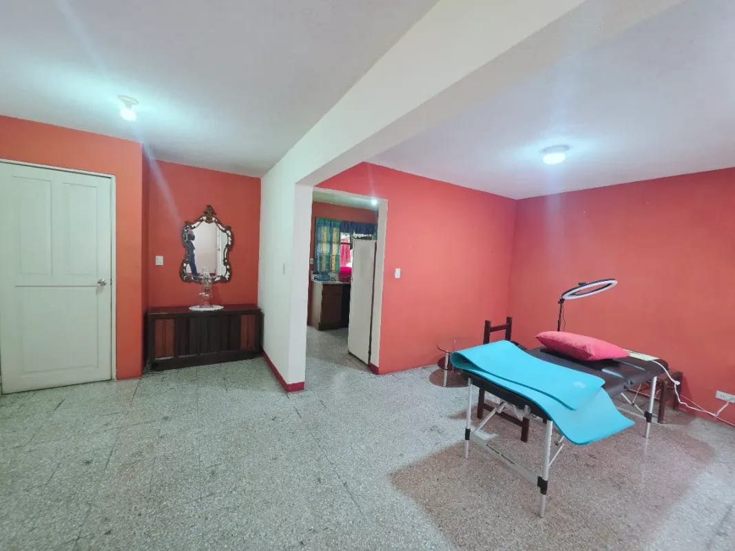 Casa en Venta con Apartamento y Locales en Zona 2 Mixco — Casa en Venta en Zona 2 Mixco, Guatemala, Ciudad — foto 6 de 10