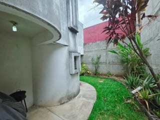 Casa en Venta con Apartamento y Locales en Zona 2 Mixco — Casa en Venta en Zona 2 Mixco, Guatemala, Ciudad — miniatura 4 de 10