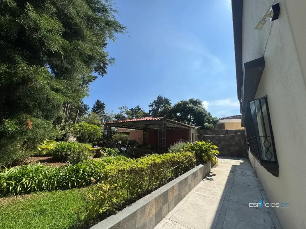 CASA EN VENTA EL SOCORRO CARRETERA A EL SALVADOR, KM. 12.7 - 13