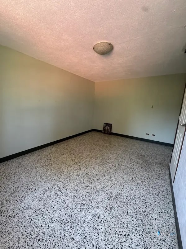 CASA EN VENTA EL SOCORRO CARRETERA A EL SALVADOR, KM. 12.7 - 11
