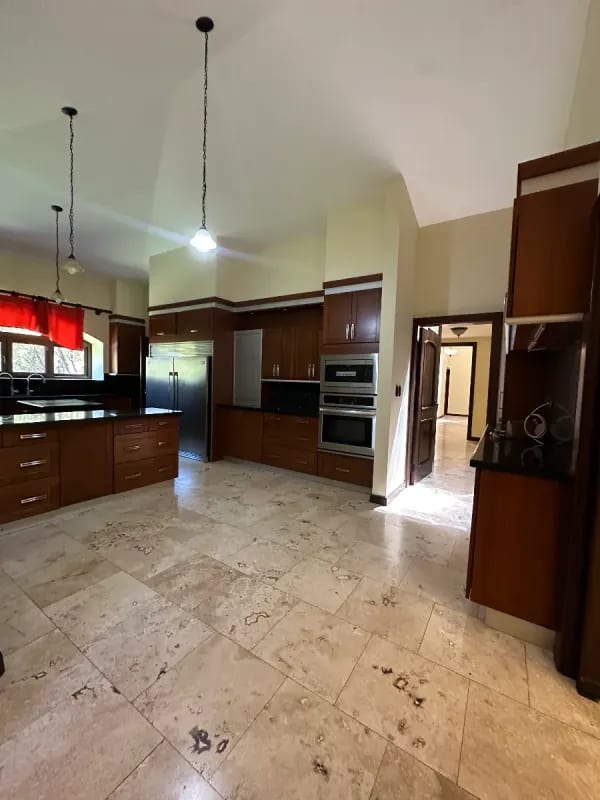 AMPLIA Y ELEGANTE CASA DE UN NIVEL EN VENTA | SANTA CATARINA PINULA   "Condominio Las Tinajas" — Casa en Venta en Las Tinajas, Santa Catarina Pinula, Guatemala, Ciudad — foto 4 de 13